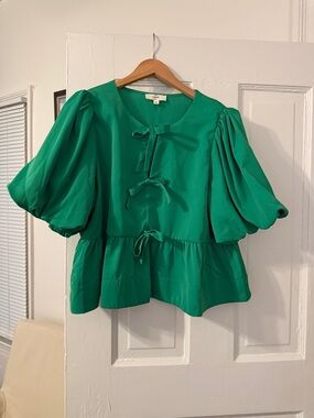 Entro Kelly Green Puff-Sleeve Tie-Front Pop Over Blouse